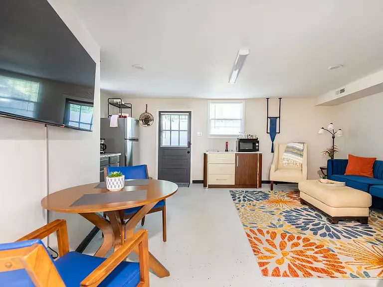 162 Howeland Cir #1 — Photo 3