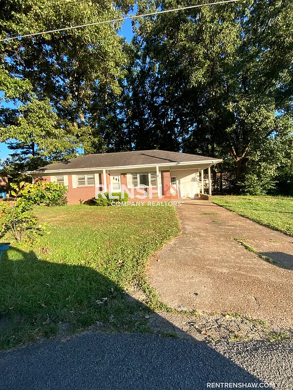 3 bed, 1.0 bath, 1155 sqft, $1,200 — Photo 1