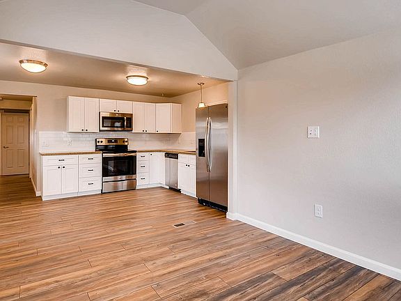 5th image of 155 N Lowell Blvd