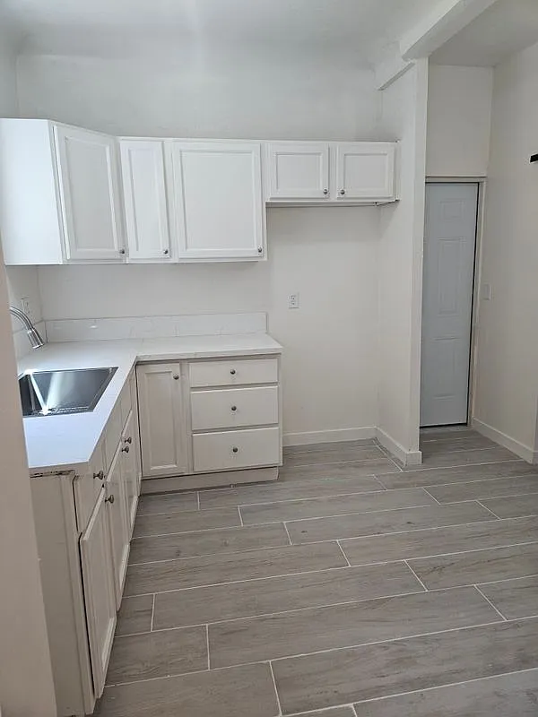 3 bed, 2.0 bath, 1400 sqft, $3,500 — Photo 4