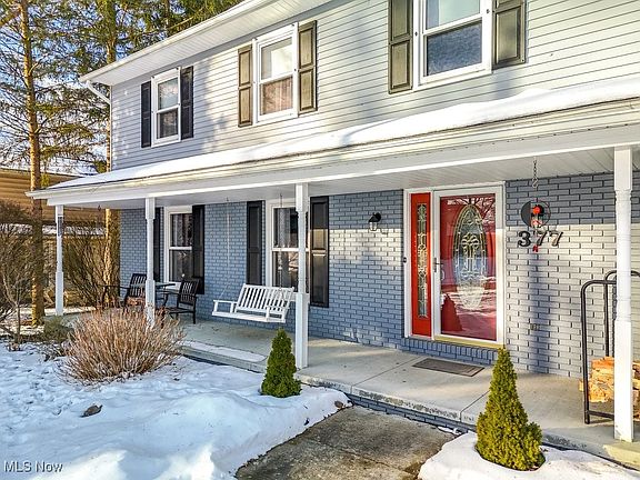 3rd image of 377 Cheryl Dr