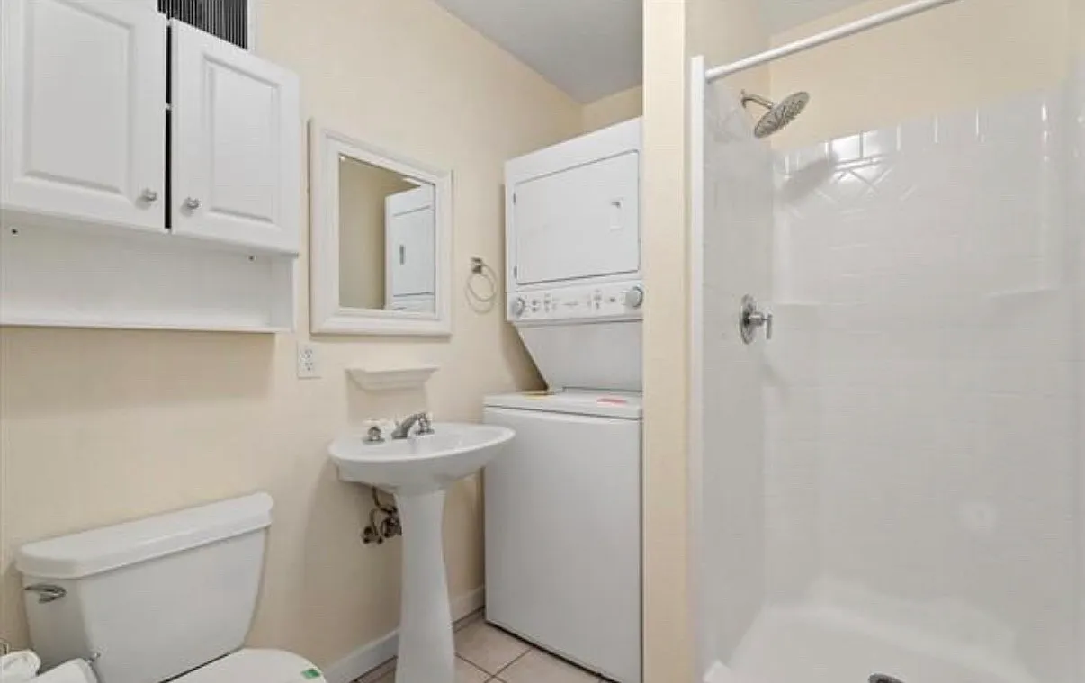 Studio, 400 sqft, $1,750 — Photo 4