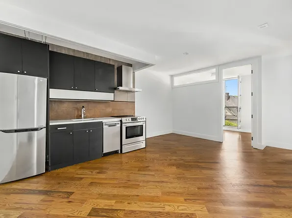 370 Evergreen Avenue image 1 of 7