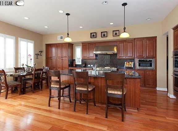 5th image of 3119 Martingale Dr