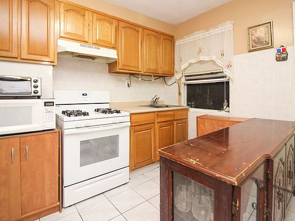 3rd image of 102-04 189th St