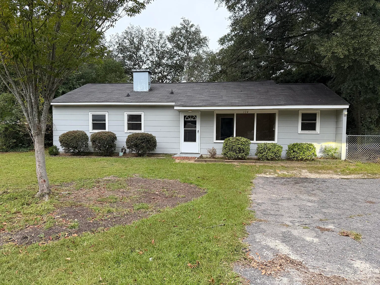3 bed, 1.0 bath, 1032 sqft, $1,400 — Photo 1