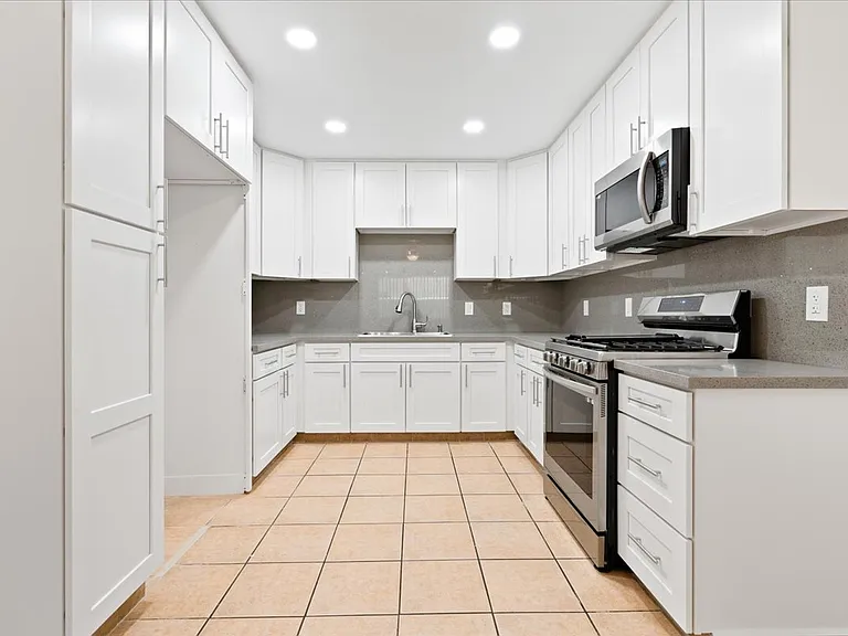 135 S Belmont St #1 — Photo 2