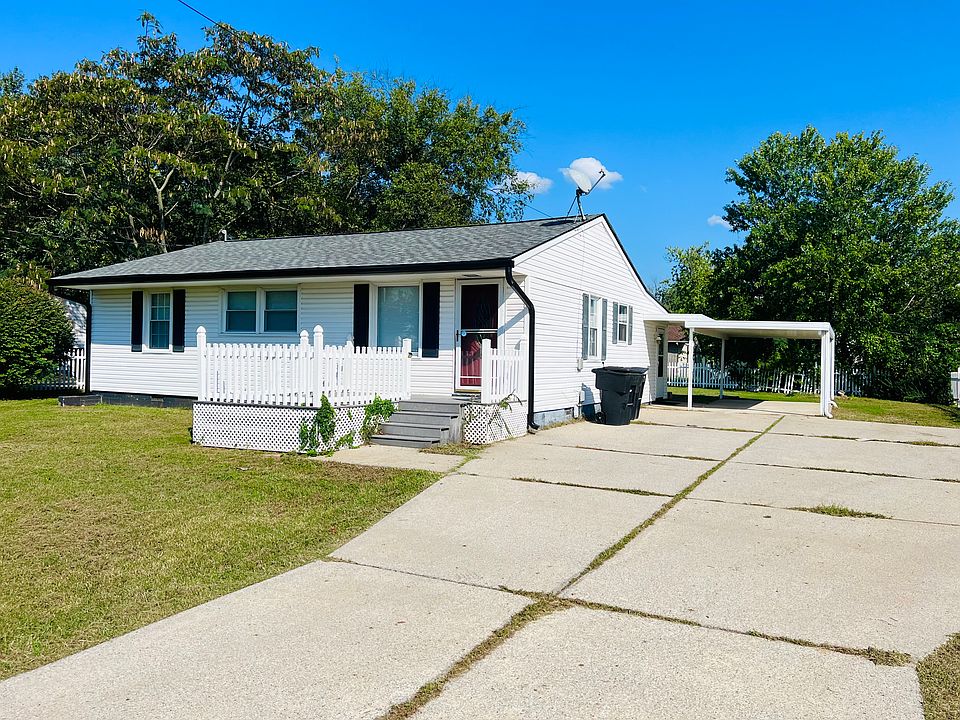 1st image of 906 Hillcrest Dr