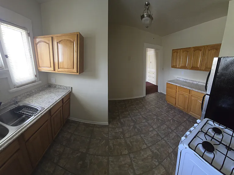 575 N Holliston Ave — Photo 5