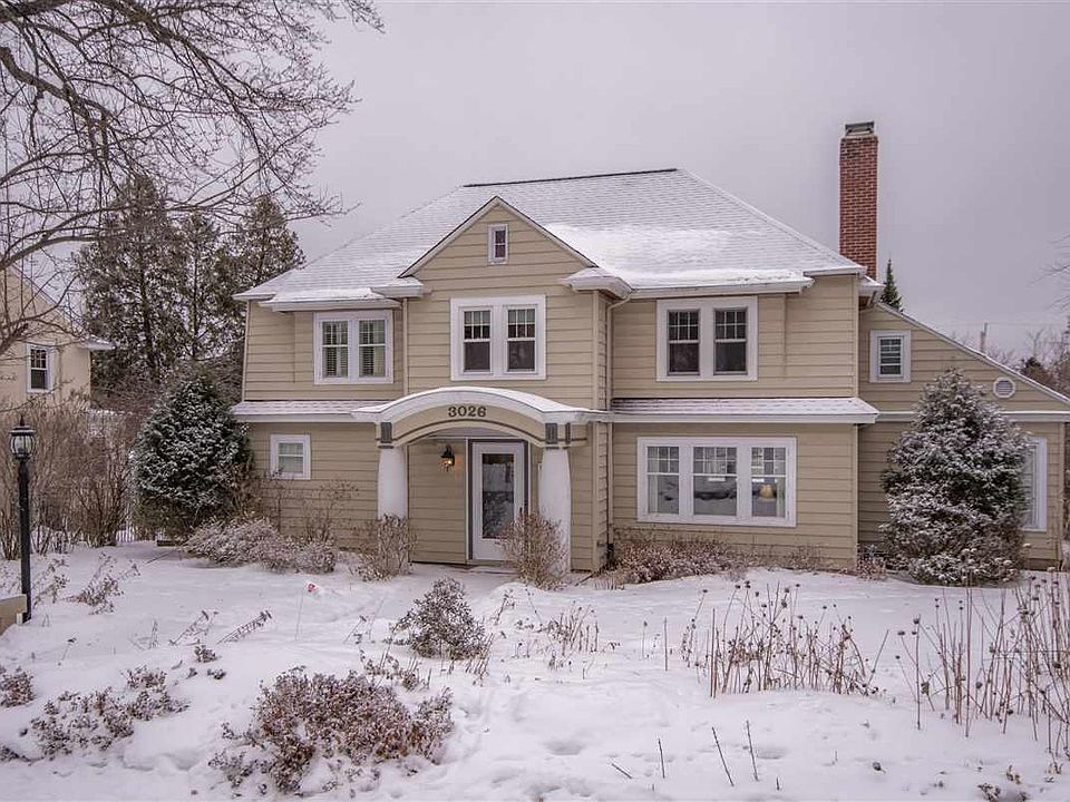 2nd image of 3026 E 1st St