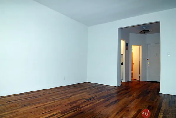 Rented by Wave Real Estate Group | media 8