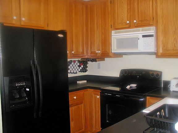 All appliances convey!