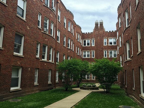 2nd image of 1261 W Argyle St APT 104