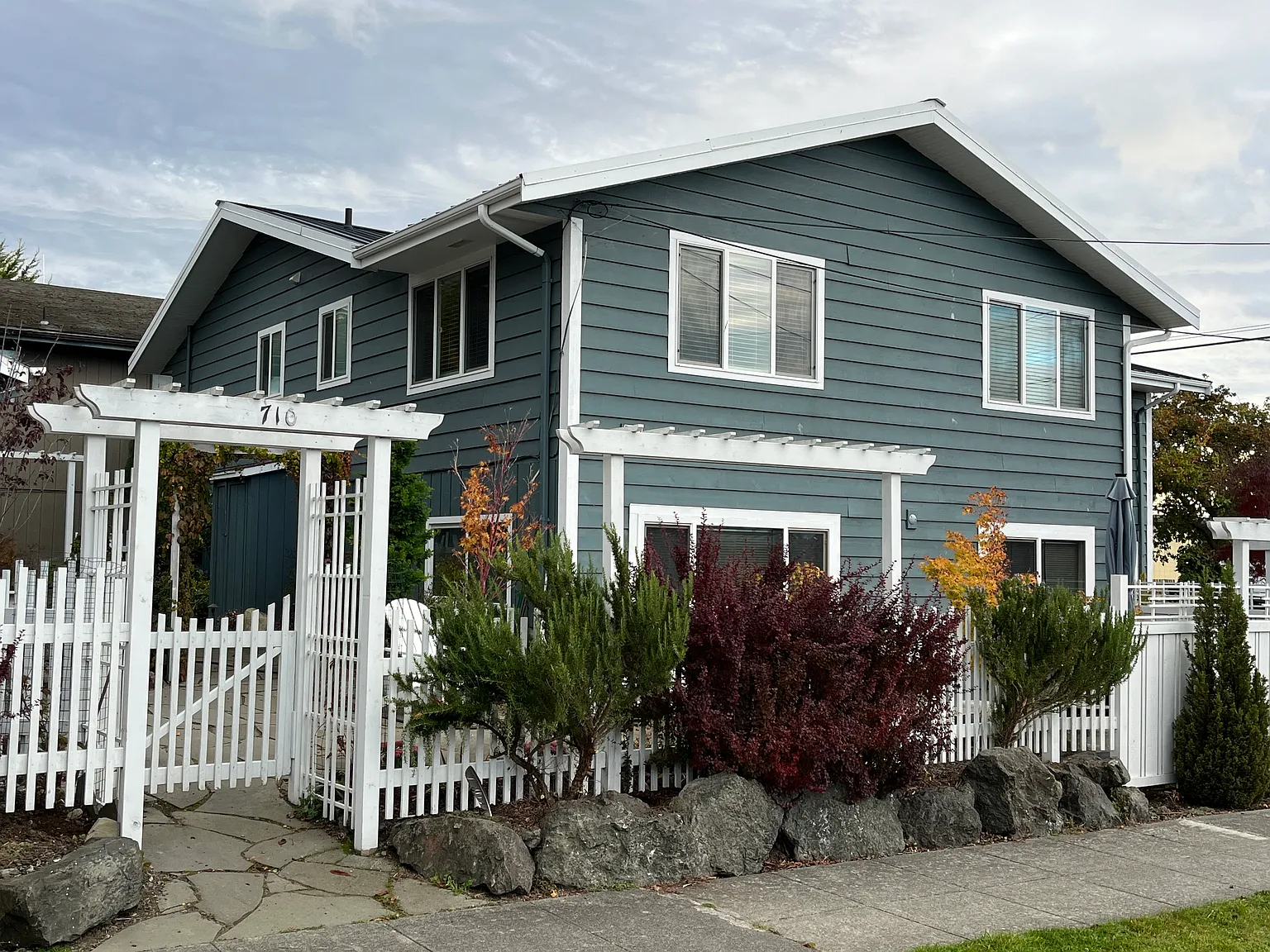 3 bed, 1600 sqft, $3,200 — Photo 2