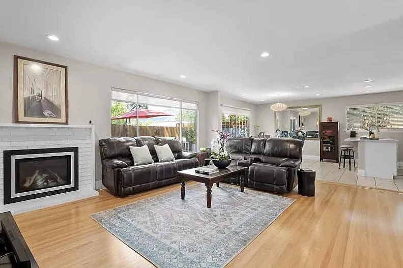 3 bed, 1394 sqft, $4,995 — Photo 2