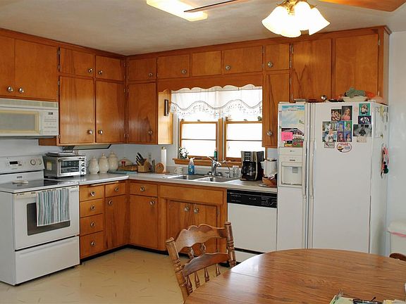 3rd image of 2761 Larrabee Ave