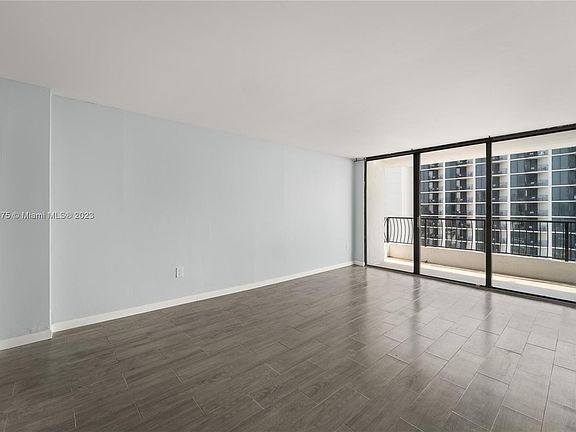 4th image of 555 NE 15th St APT 29G
