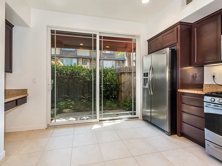 345 Kellogg Way #16 — Photo 8