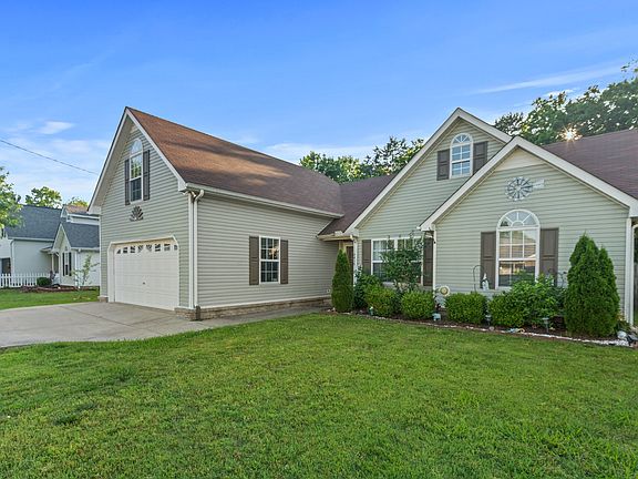 3rd image of 3419 Hardwood Dr