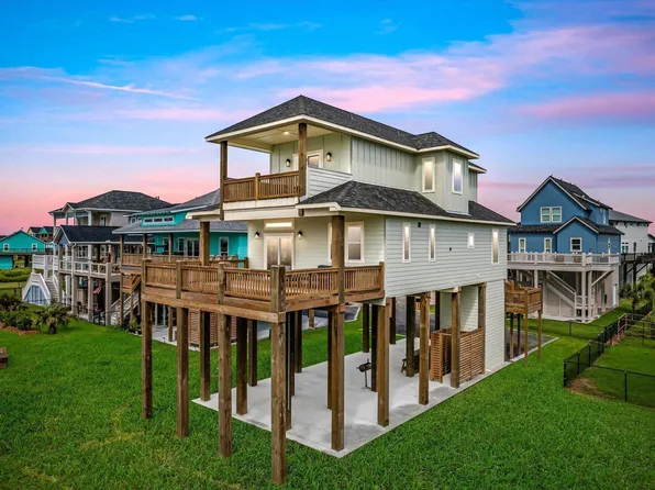 1998 Royalville Ct, Crystal Beach, TX 77650