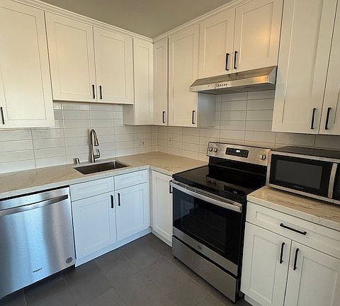 3rd image of 2633 Greenwich St APT 301
