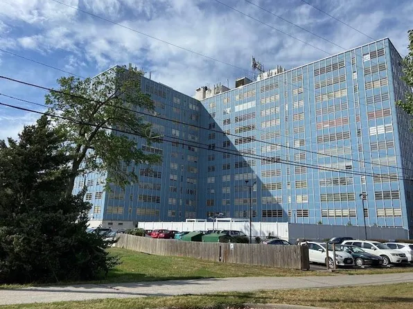 333 W Meyer Blvd APT 305, Kansas City, MO 64113