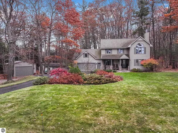 5347 Birch Glen Rd, Lake Ann, MI 49650