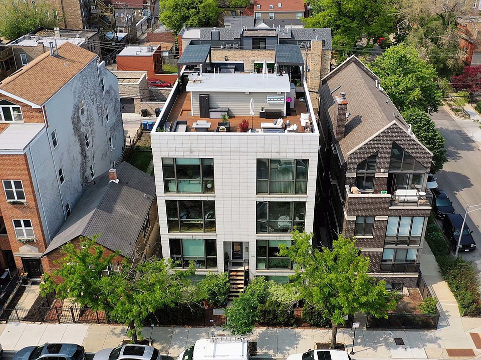 1st image of 1936 W Armitage Ave APT 3W