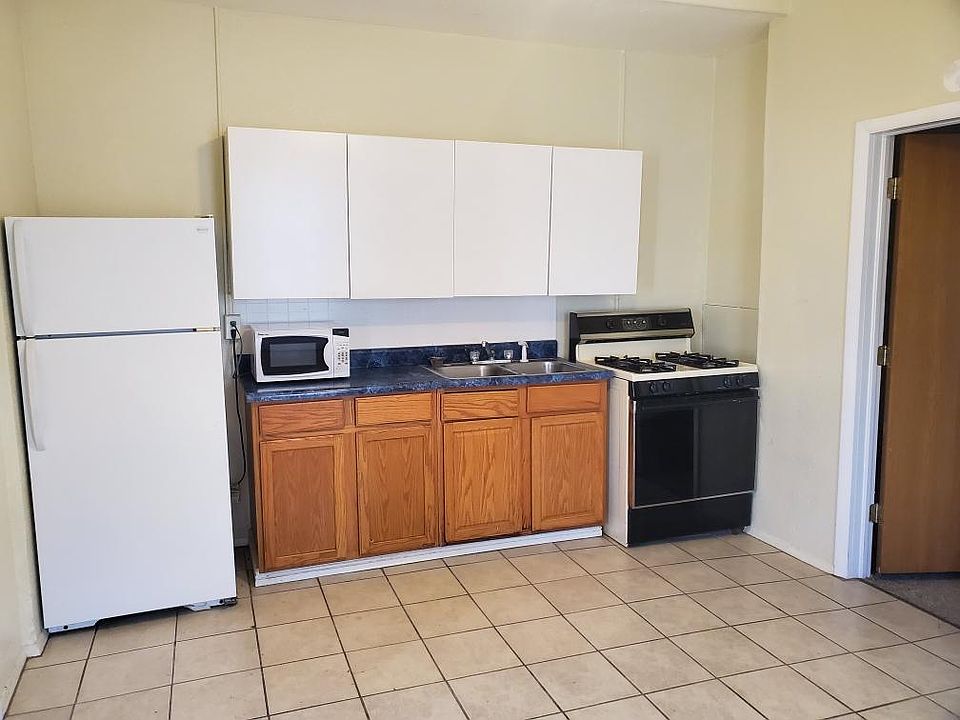 2nd image of 313 Pine St