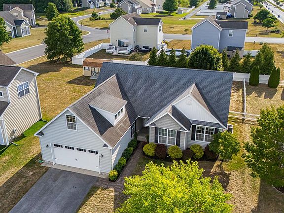 4th image of 27 Sun Ridge Dr