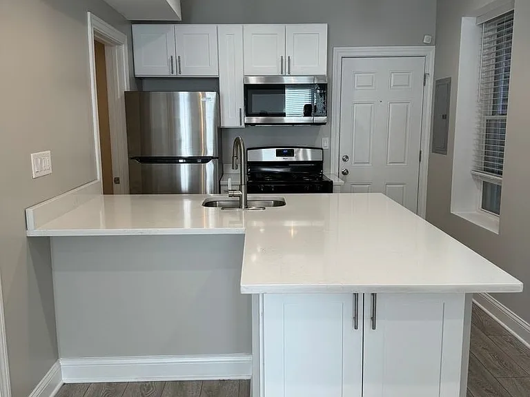 1633 N Honore St #2F — Photo 1
