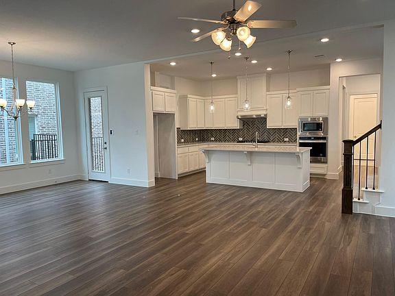 3rd image of 8209 Pine Valley Dr