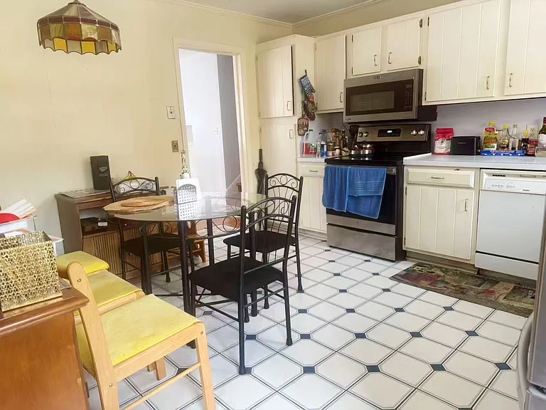 210 Wicklow Rd — Photo 9