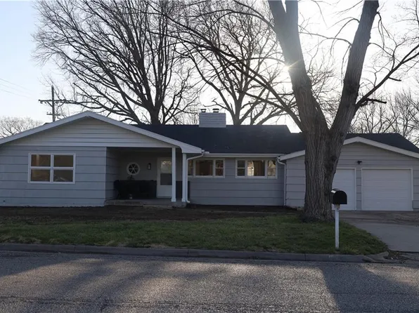 1128 Thompson St, Emporia, KS 66801
