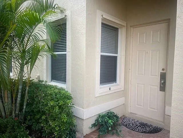 3 bed, 2.0 bath, 1577 sqft, $2,500 — Photo 2