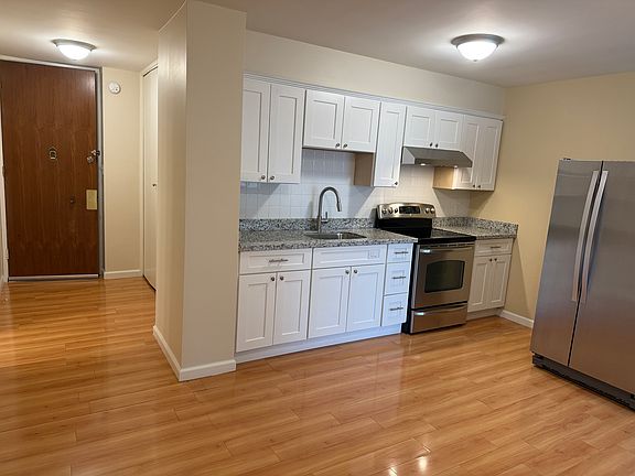 3rd image of 1001 Pine St Unit 1401