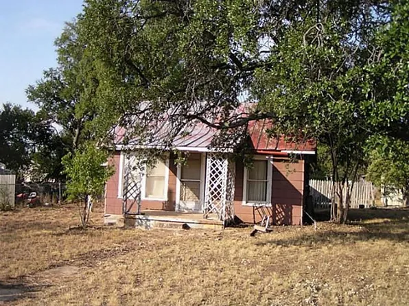 1307 15th St, Brownwood, TX 76801