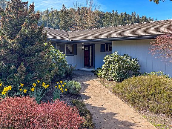 3rd image of 82 N River Dr