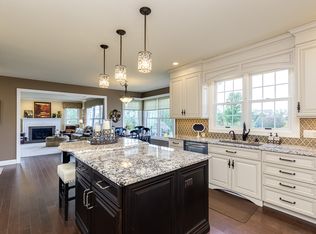 5252 School House Rd, Bettendorf, IA 52722