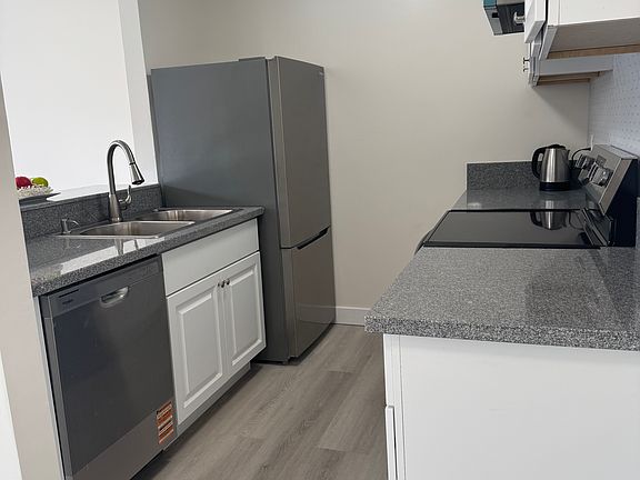 5th image of 142 S Normandie Ave APT 2