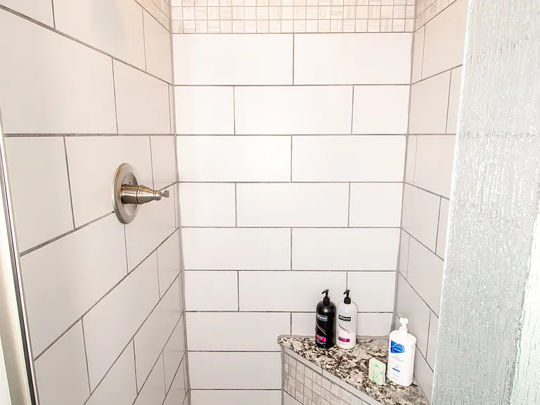 570 Meadowdale St — Photo 9