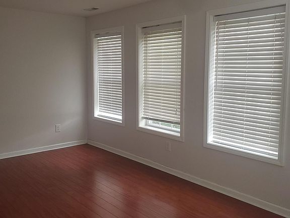 4th image of 401 Autumn Dr
