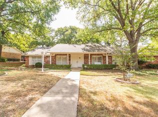 1512 Azteca Dr, Fort Worth, TX 76112