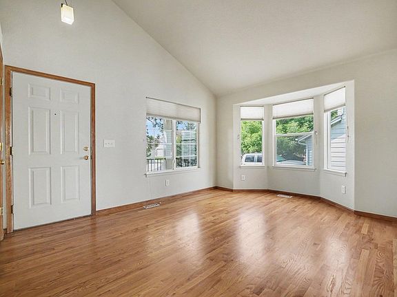 4th image of 636 Mathews Cir