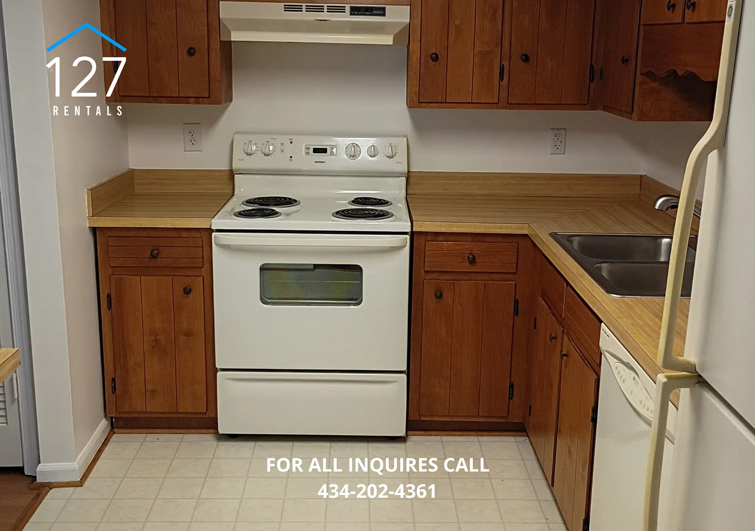 Spacious 3-Bedroom End Unit with Pool, Washer & Dryer, and Included Lawn Care — Photo 2