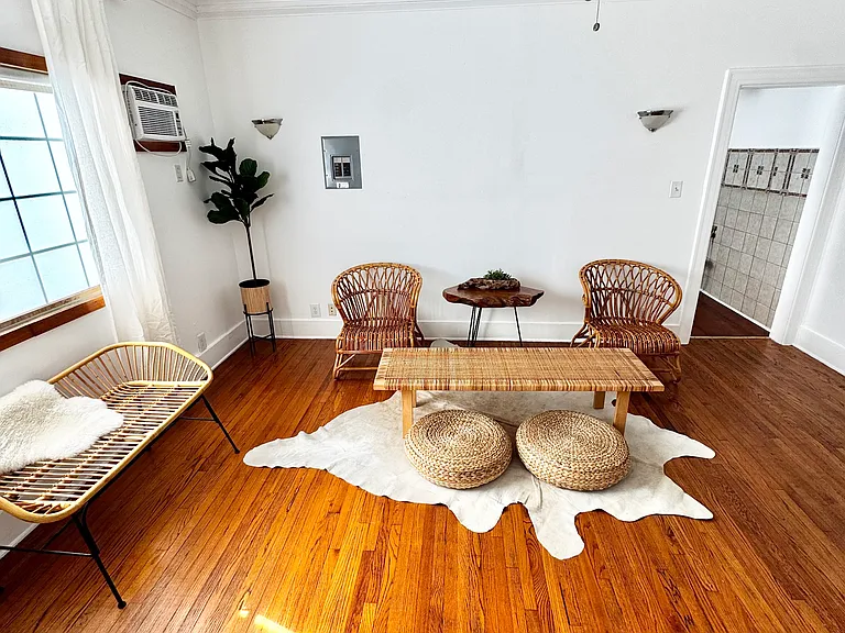 1758 Winona Blvd #3 — Photo 1