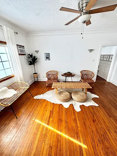 1758 Winona Blvd #3 Photo 1