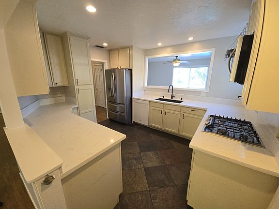 3rd image of 3929 Lasuen Dr