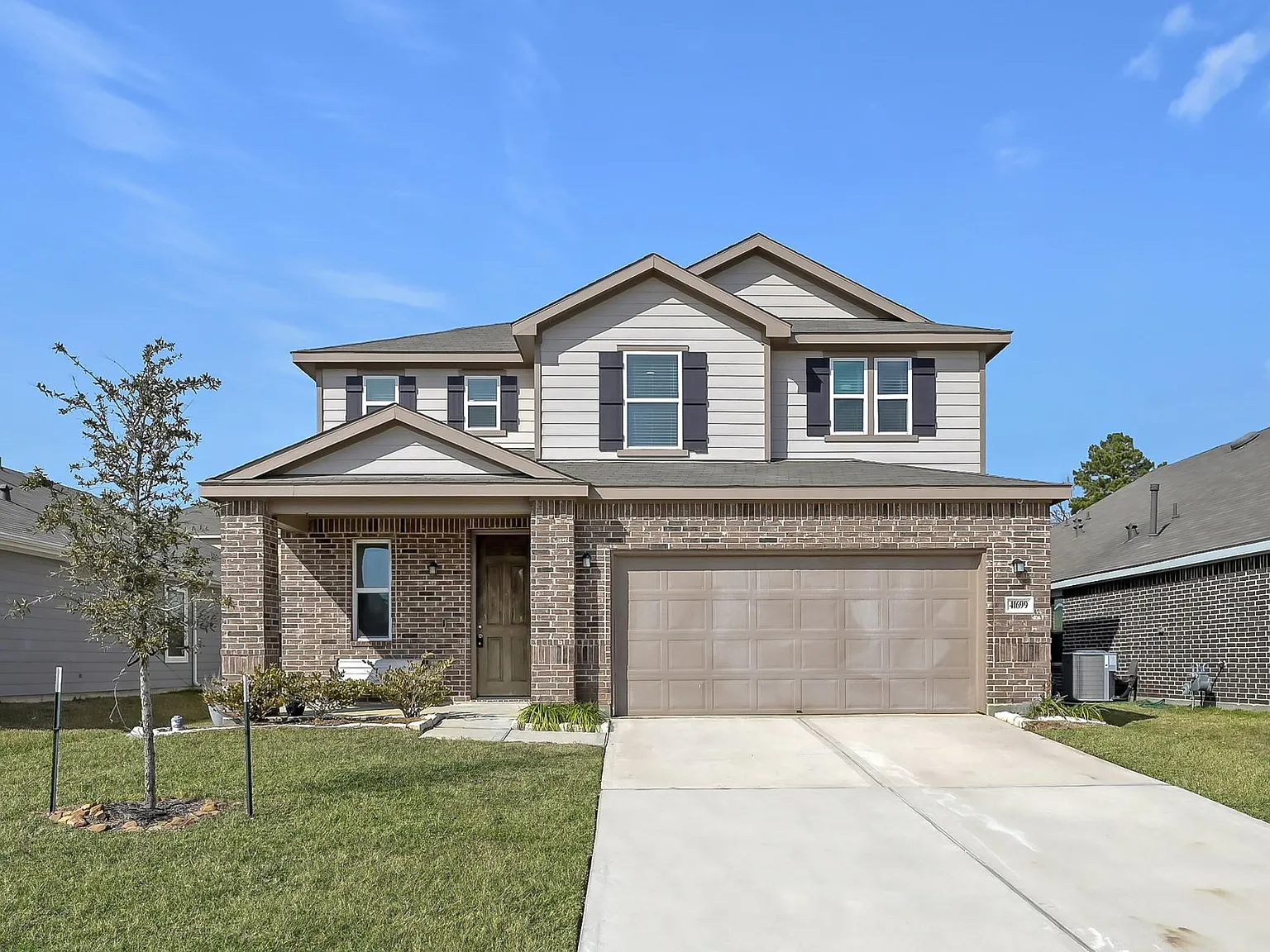 4 bed, 2.5 bath, 2636 sqft, $2,350 — Photo 1