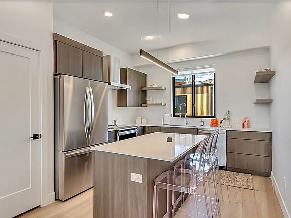 4th image of 86 W Iko Ave #U329